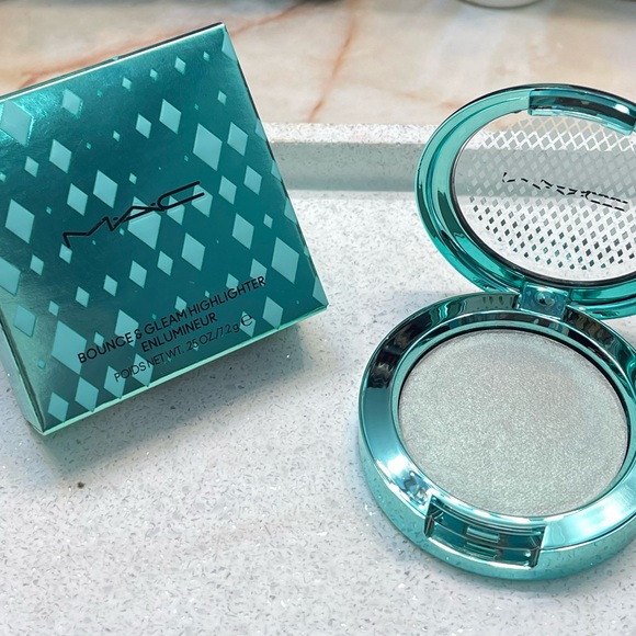 MAC ~ ‘INVESTMINT’ Bounce & Gleam Highlighter ~ Full Size ~ RARE & HTF ~ BNIB - Picture 2 of 16